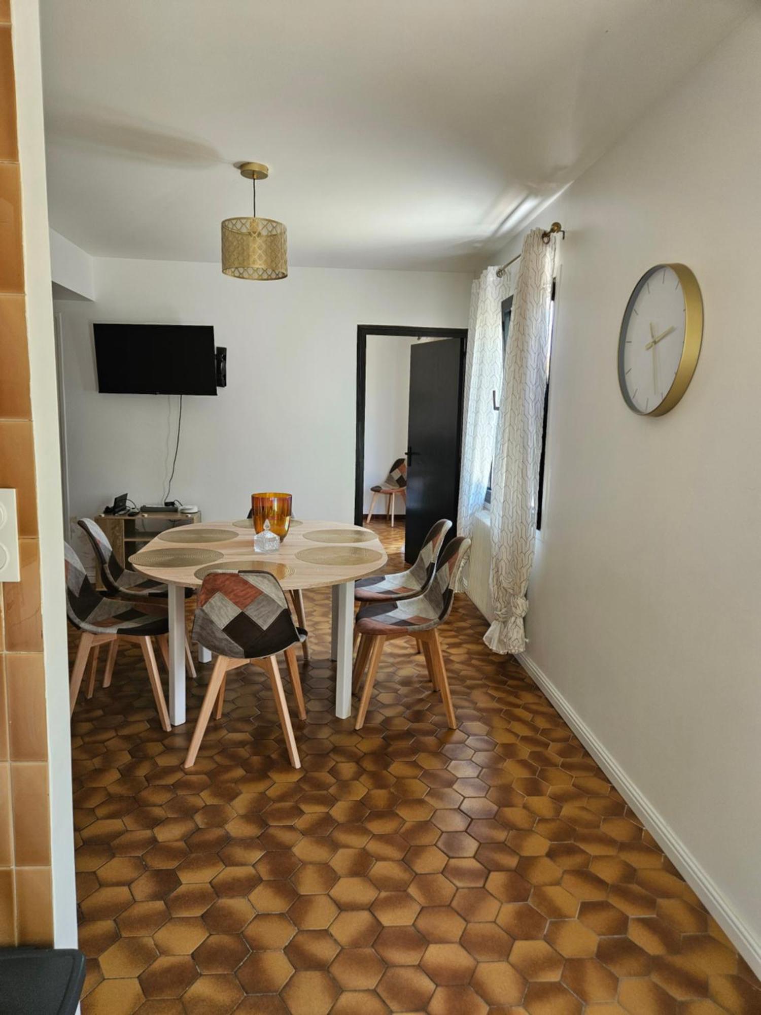 Appartement F3 Meuble Et Equipe サン・シプリアン エクステリア 写真